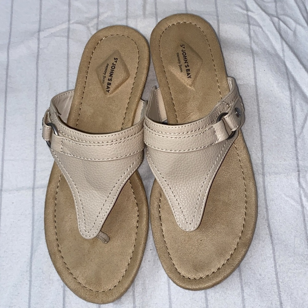 St John’s Bay, Zina Sandals, 8.5 M Tan, Women Memory Foam Sandals, New - Picture 2 of 7